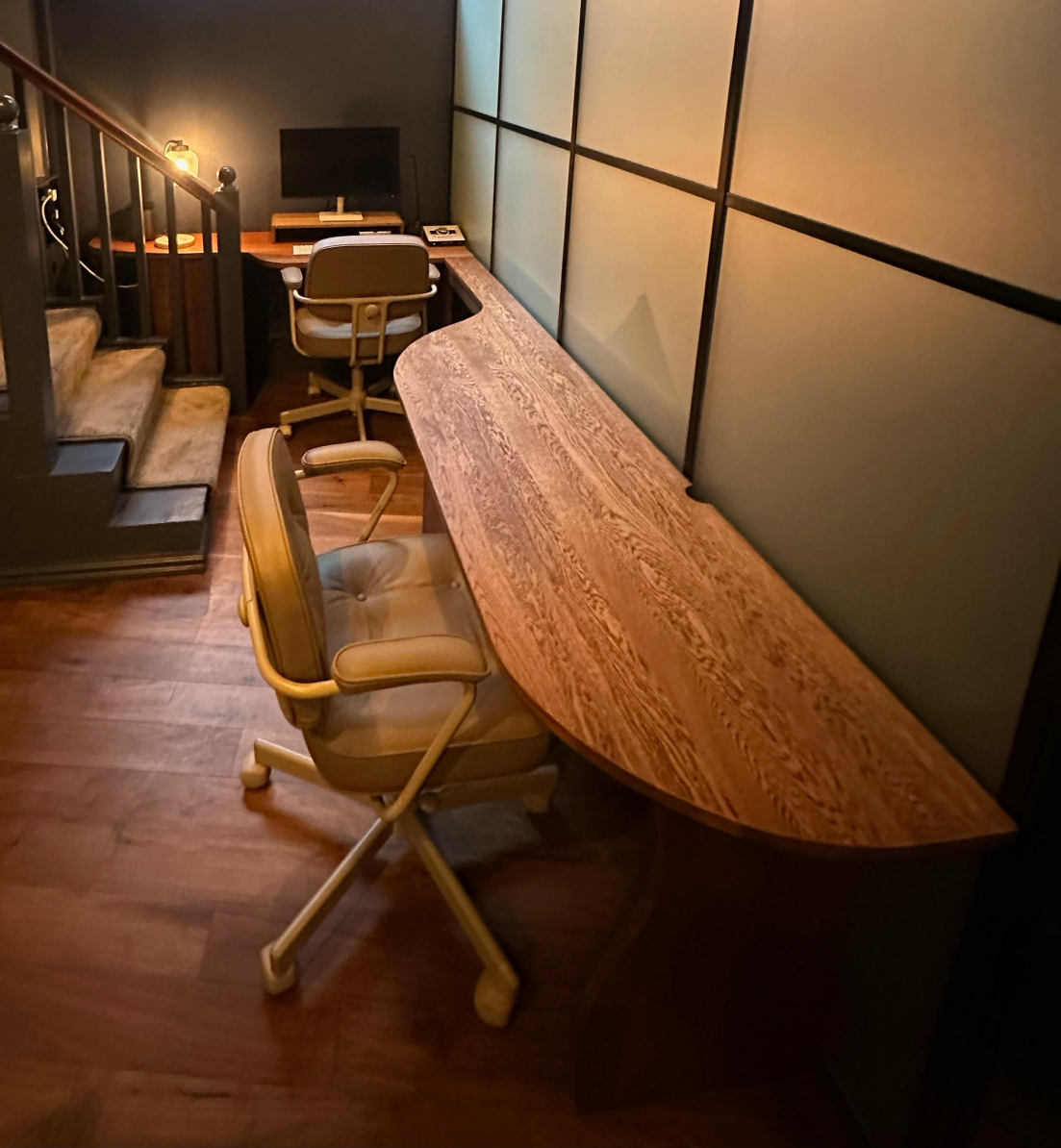 curved desk 1